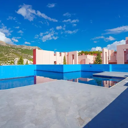 Coral In Muralla Roja * Calpe